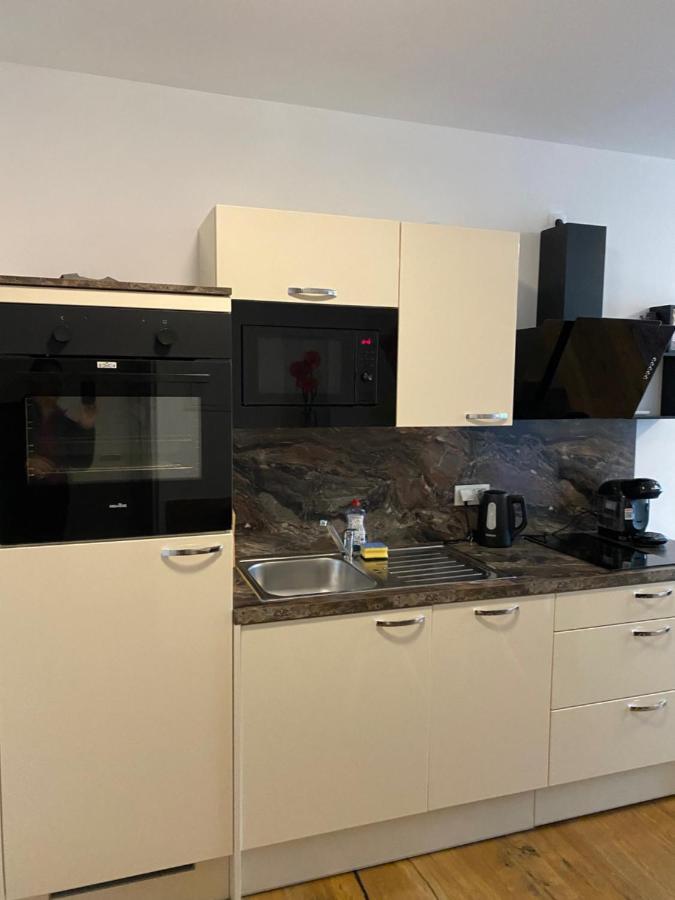 וינה Modern Apartment With Balcony Near City Center מראה חיצוני תמונה