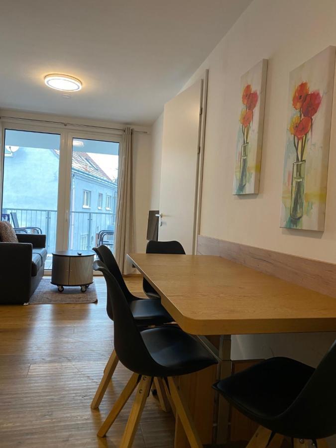 וינה Modern Apartment With Balcony Near City Center מראה חיצוני תמונה