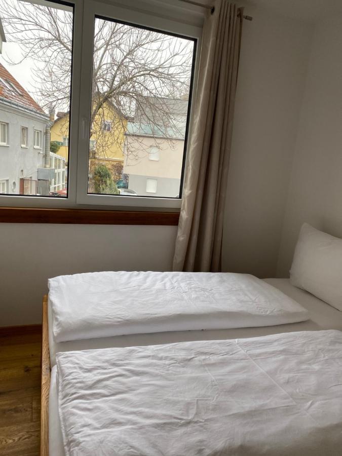 וינה Modern Apartment With Balcony Near City Center מראה חיצוני תמונה